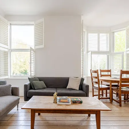 Blue Valley House London Exterior photo