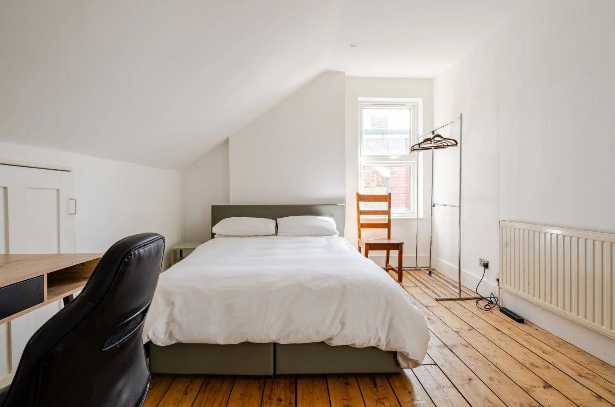 Blue Valley House * London