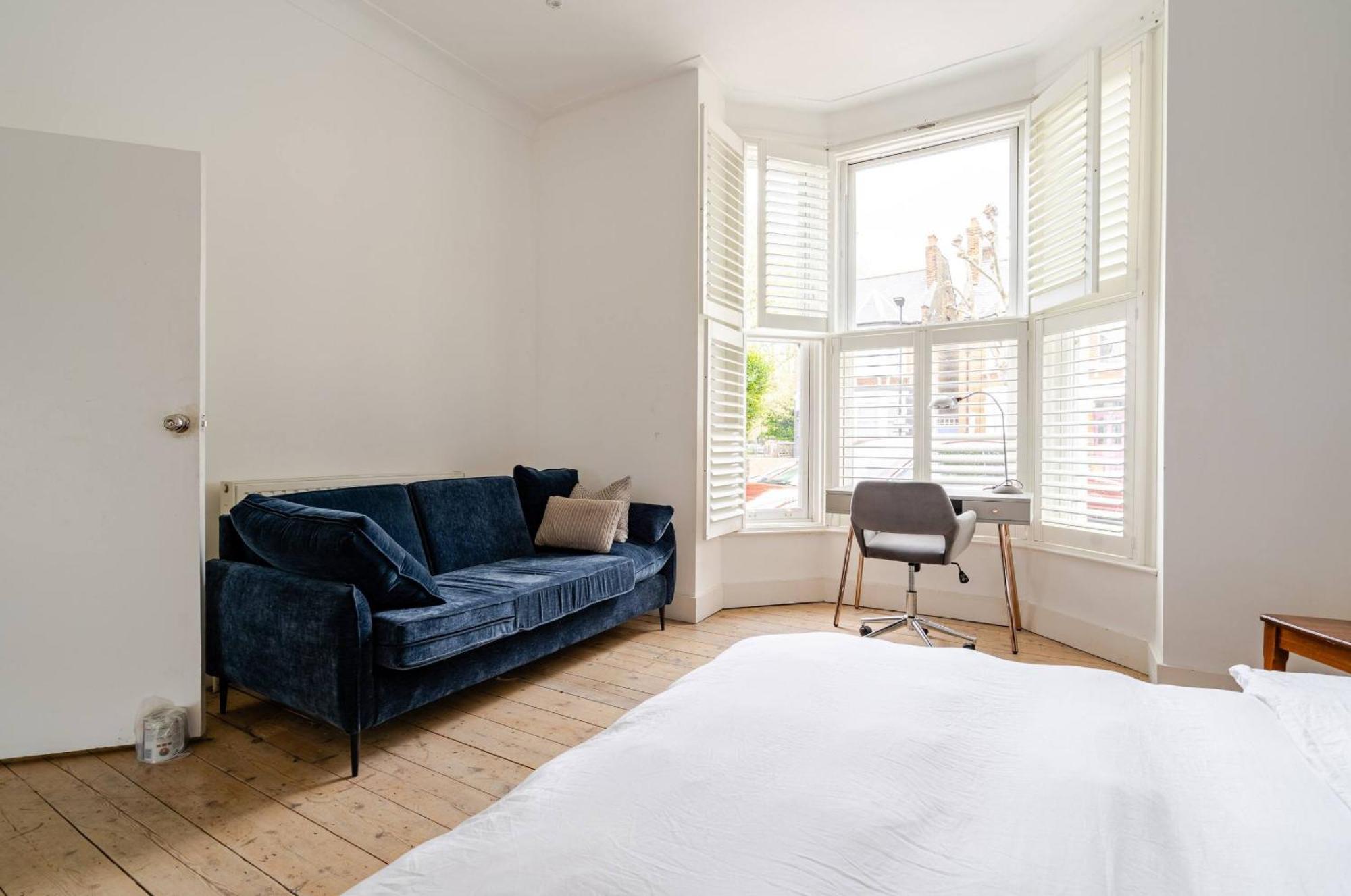 Blue Valley House * London